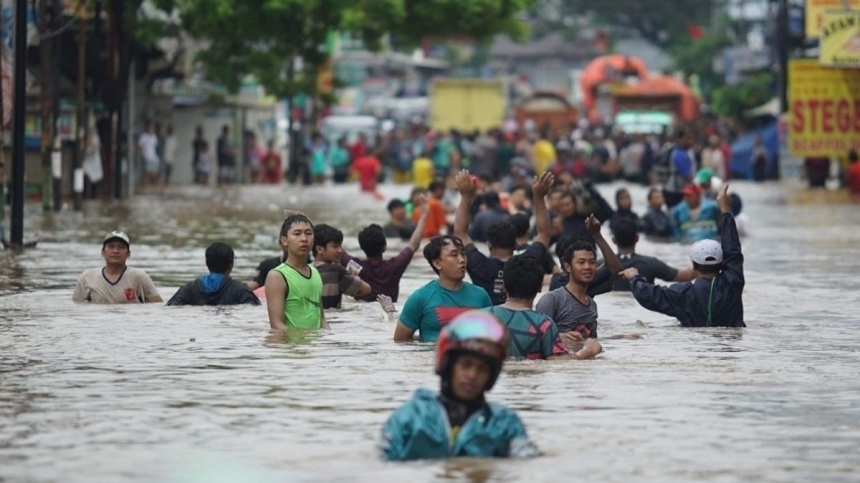 KBN Beri Bantuan Sembako kepada Warga Terdampak Banjir